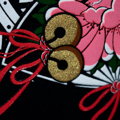 Playera negra de mujer con estampado estilo japonés