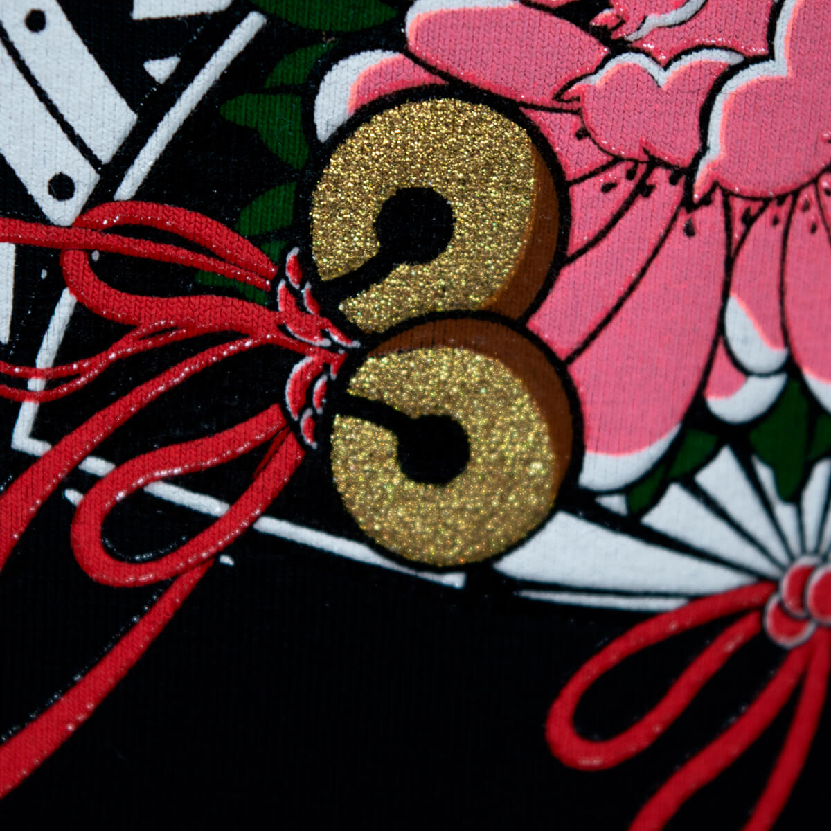 Playera negra de mujer con estampado estilo japonés