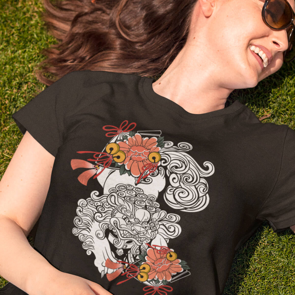 Playera negra de mujer con estampado estilo japonés
