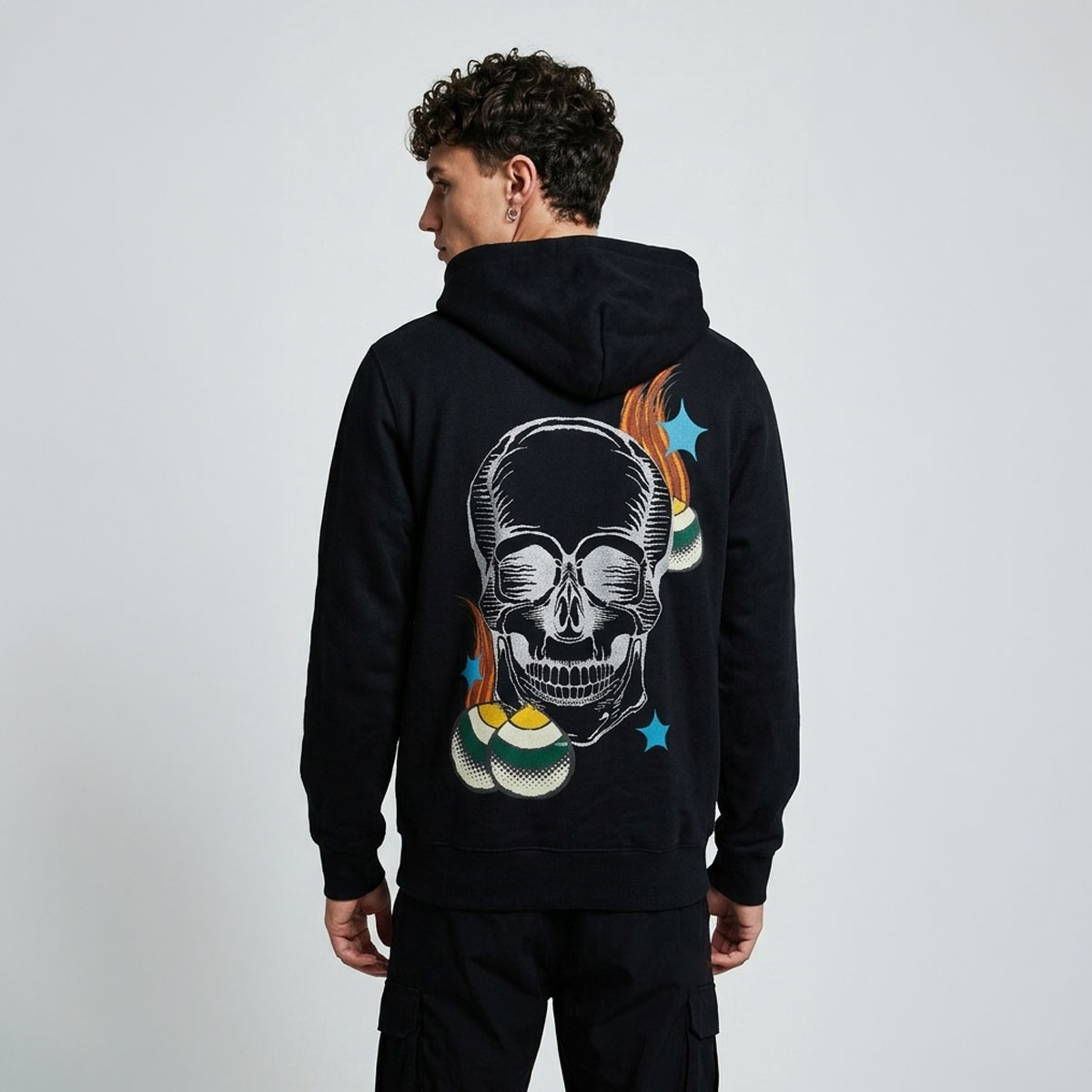 SUDADERA NEGRA DE HOMBRE, MODA URBANA